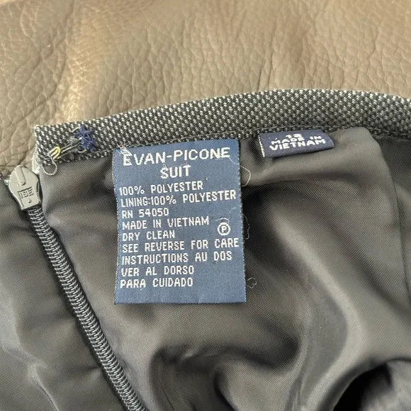 2 piece suit - Picture 7 of 10